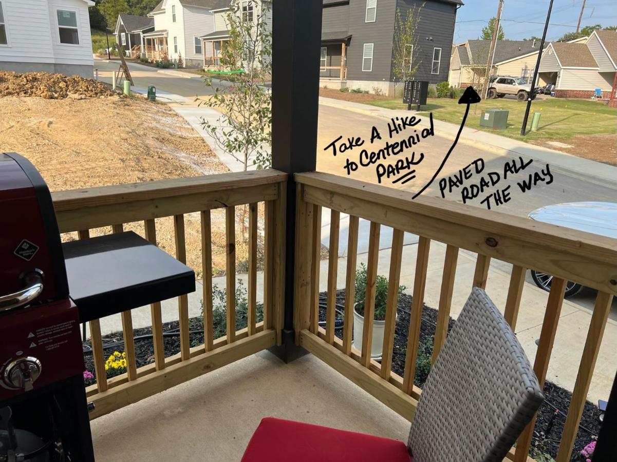 New Centennial Park Luxury Smart Home W Courtyard Fayetteville Esterno foto