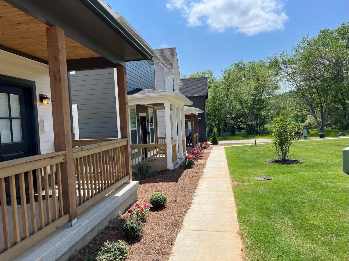New Centennial Park Luxury Smart Home W Courtyard Fayetteville Esterno foto