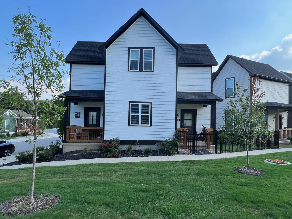 New Centennial Park Luxury Smart Home W Courtyard Fayetteville Esterno foto