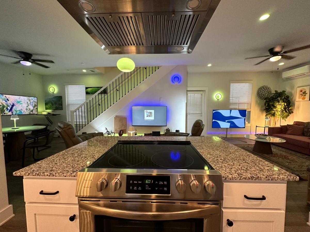 New Centennial Park Luxury Smart Home W Courtyard Fayetteville Esterno foto